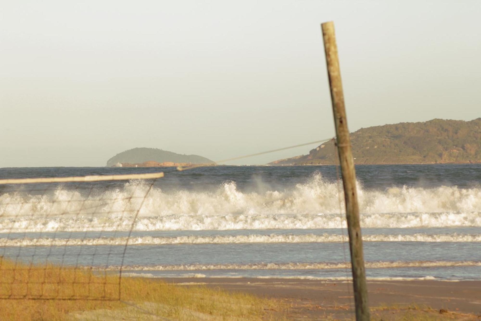 Pousada Recanto Edenico - A Beira Mar Da Praia Ponta Do Papagaio, Palhoca Sc Exterior foto